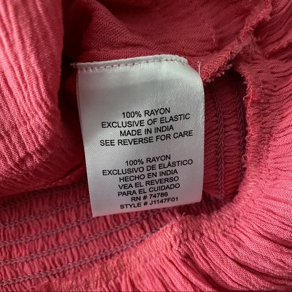 Crinkled Keyhole Cut Out Semi Cropped Tank Top - Picture 9 of 10